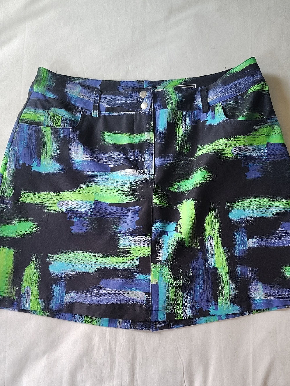 Slazenger Golf Black Mini Skort with Green & Blue Brushstroke Print EUC Size 6